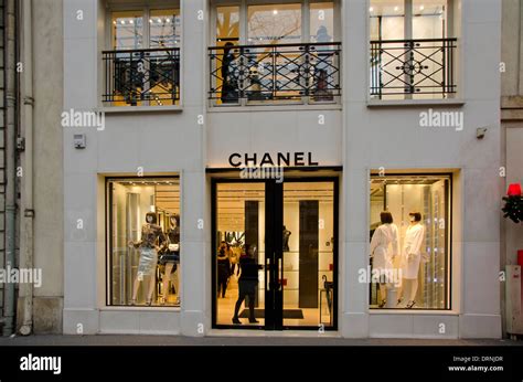 chanel store locations in paris.